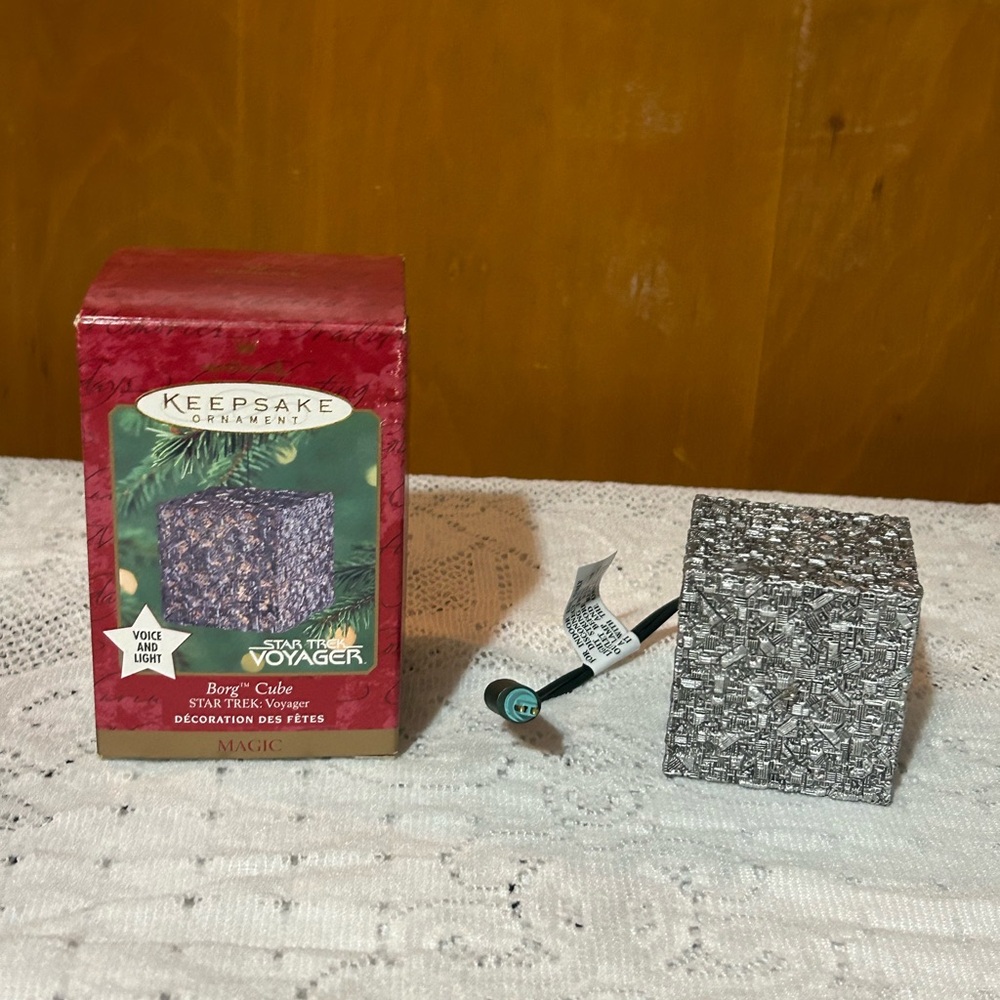 Star Trek Voyager 2000 Hallmark Borg Cube Ornament - Untested